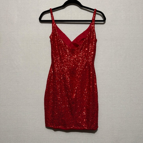 NWT LA FEMME Cherry RED sequin cocktail Prom Formal dress - size 2 - Picture 4 of 6